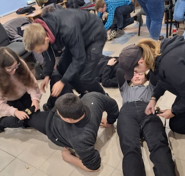 Тренування по накладанню турнікетів